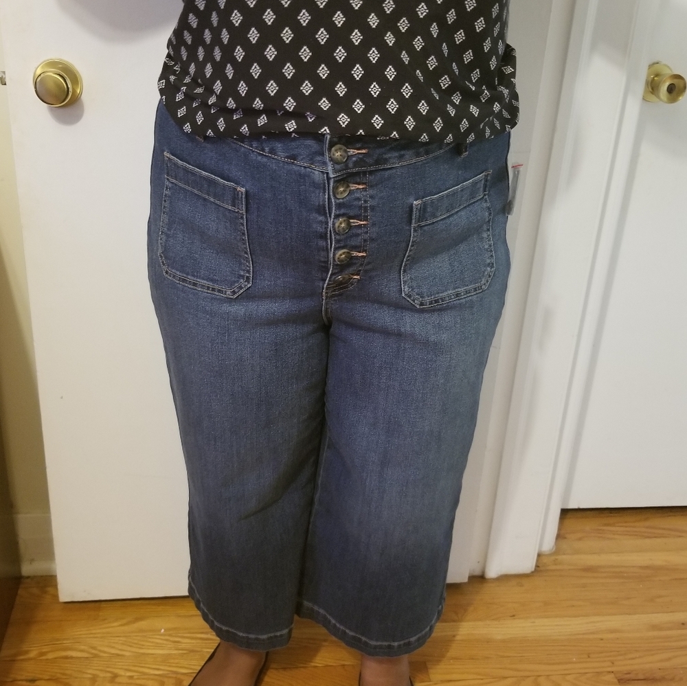 SOLD - WIDE LEG CAPRI DENIM PANTS - Picture 4 of 10